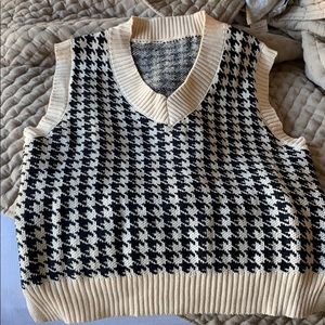 Houndstooth Oversized Sweater Vest